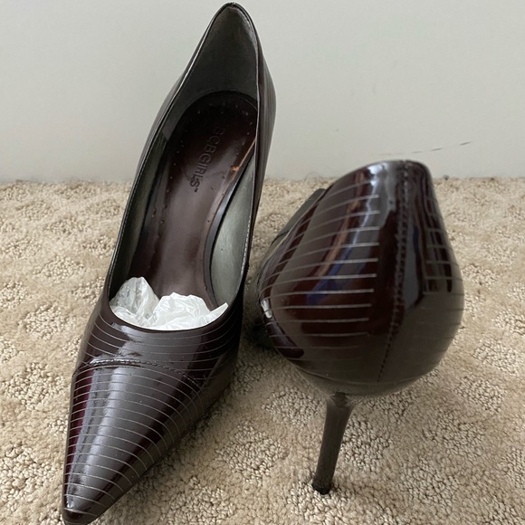 Vintage brown striped BCBG pointy toe pump - Picture 2 of 5